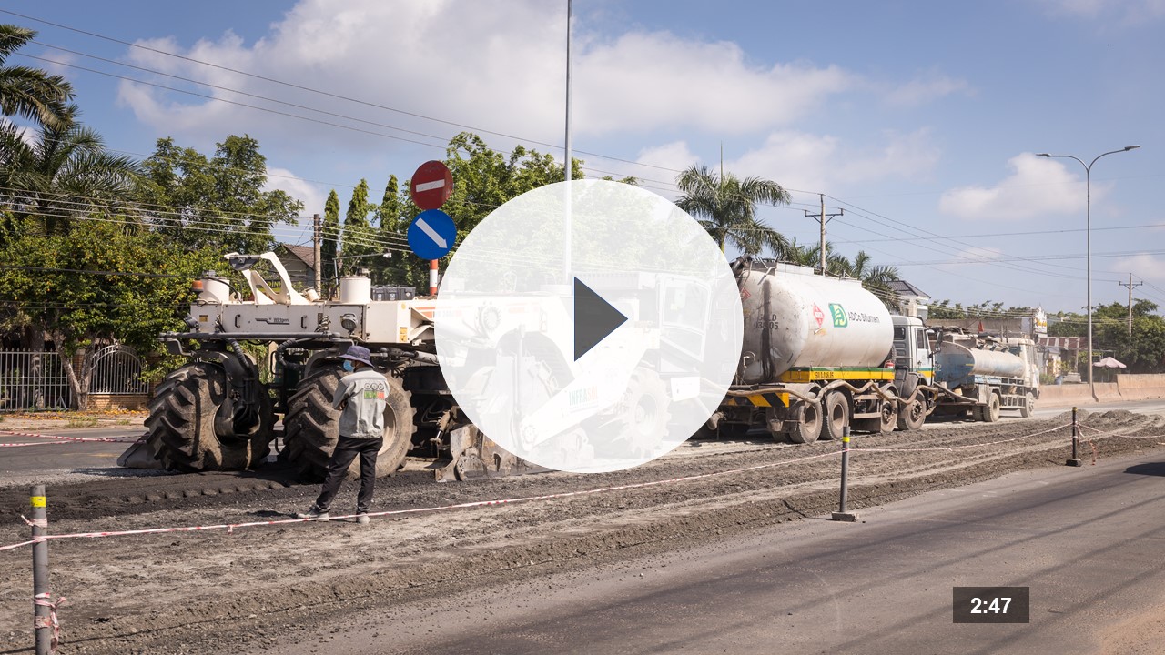 Tái chế nguội tại chỗ bằng nhũ tương EcoStab® & phủ bê tông nhựa 40/50 KBC trên quốc lộ 13 - Bình Phước